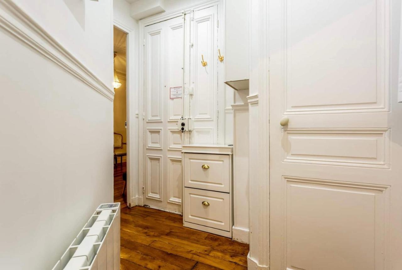 Abbesses - Superbe Appartement Avec Cheminees Paryż Zewnętrze zdjęcie